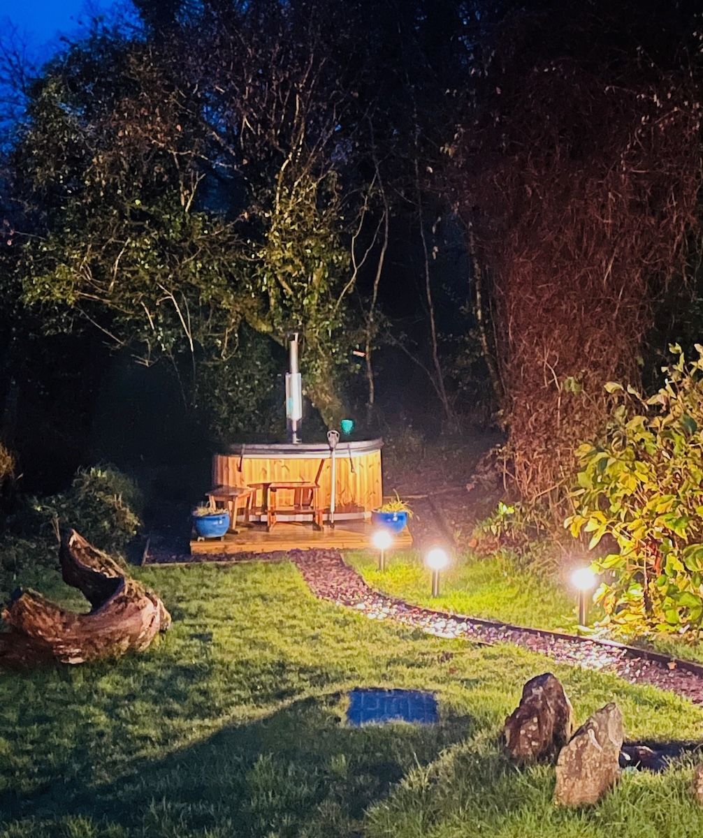 hottub_dark